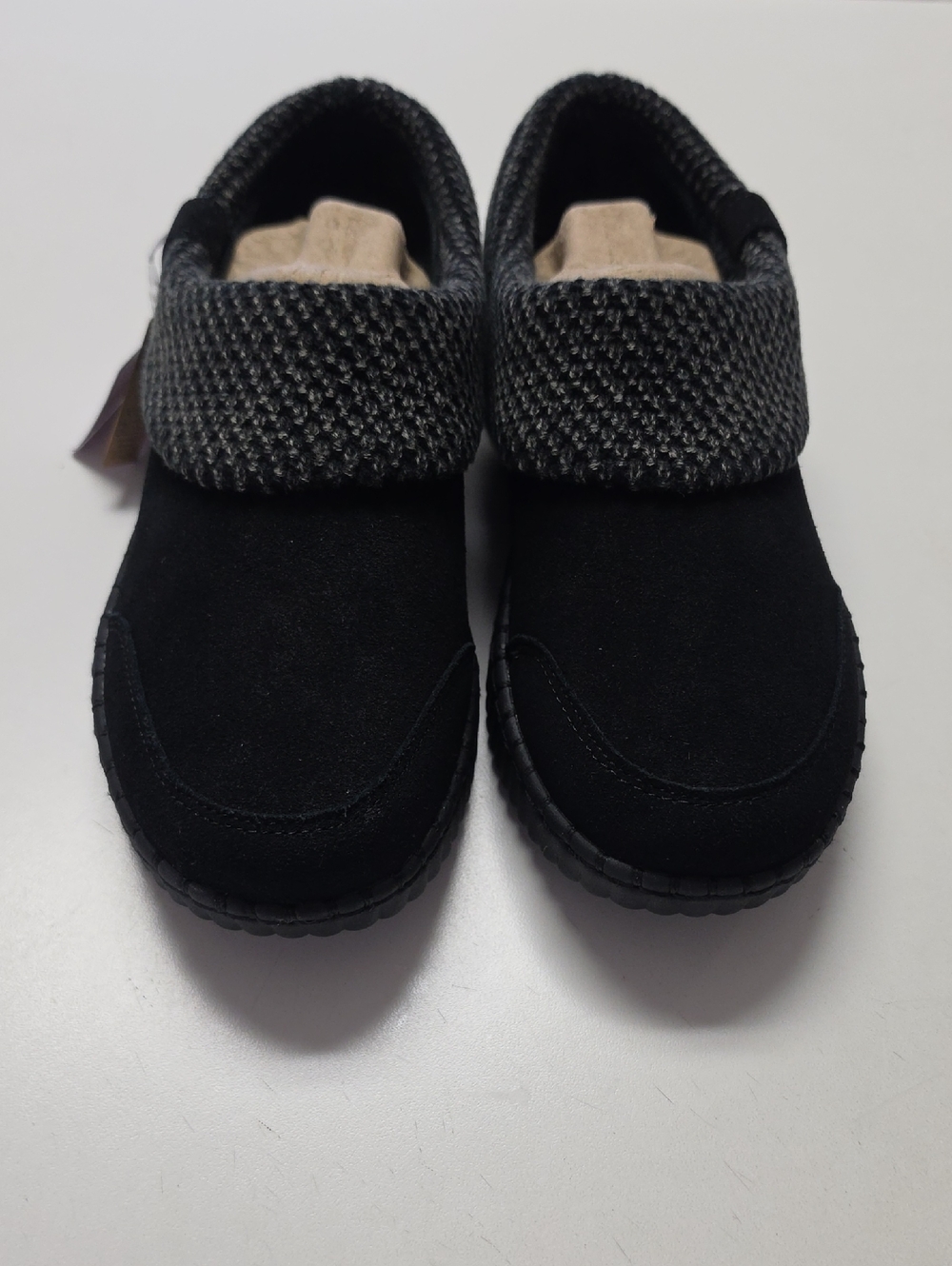 New Womens Black Skechers Slip-On Cozy Knit Cuff Shoes. Size 8.5 Medium.